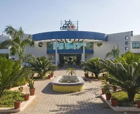 Infocity Club And Resort Gandhinagar Zewnętrze zdjęcie